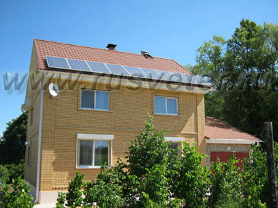 У деяких випадках, коли установка фотоелектричних модулів на дах незручна, або площину даху розташована з затіненій боку їх монтаж можливий на спеціально зробленій кріпильної конструкції