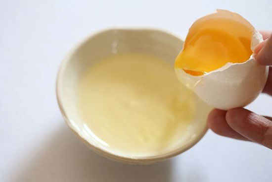 При очищенні яєчним білком, щоб самогон НЕ пах яйцями, жовток використовувати не рекомендується