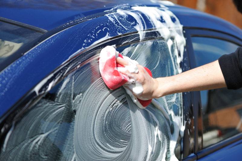 Автовласники часто стикаються з проблемою вибору якісної щітки для миття своєї «ластівки»