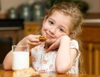 Багато мам вважають, що найшкідливіше печиво для їх діточок жирне пісочне, а найкорисніше - крекери