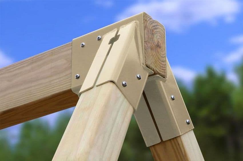 Перед нанесенням лаку на деревину, її поверхня повинна бути ретельно підготовлена