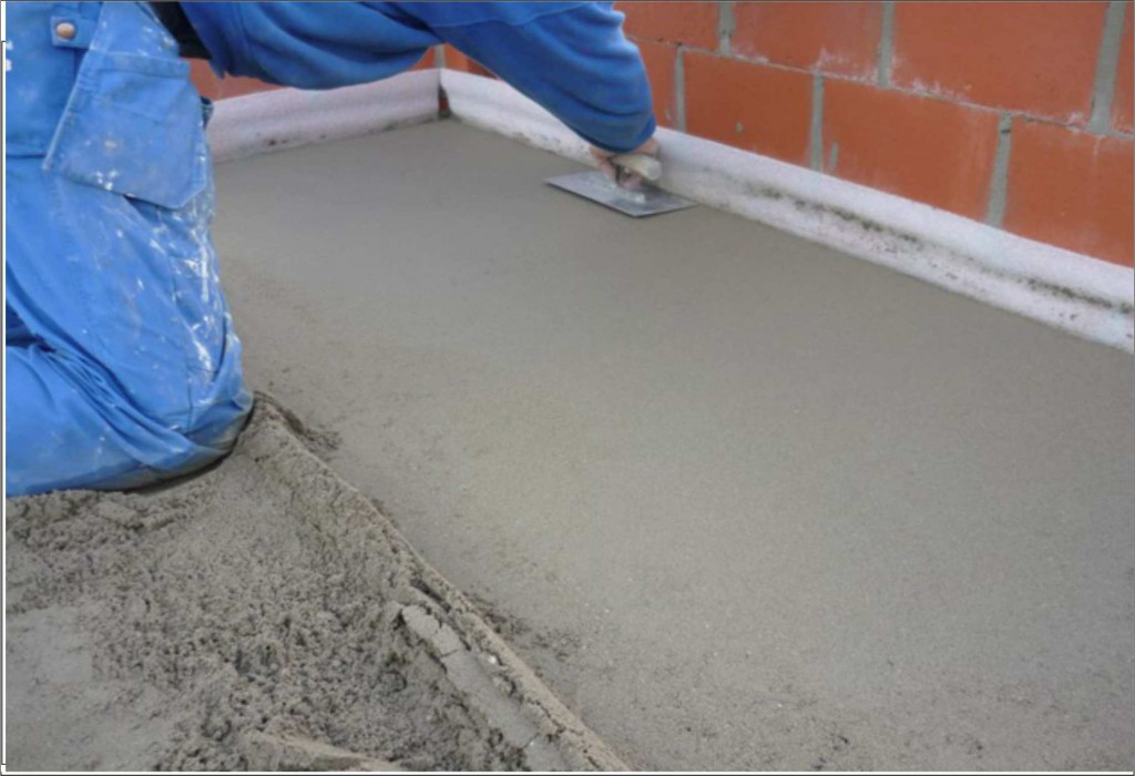 Після того як гідроізоляція покладена, заливайте цементний розчин